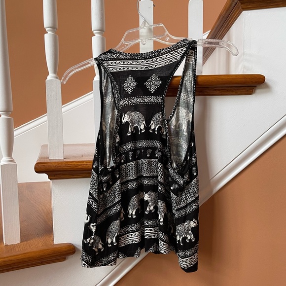 Forever 21 elephant motif crop tank top, size S - Picture 3 of 3